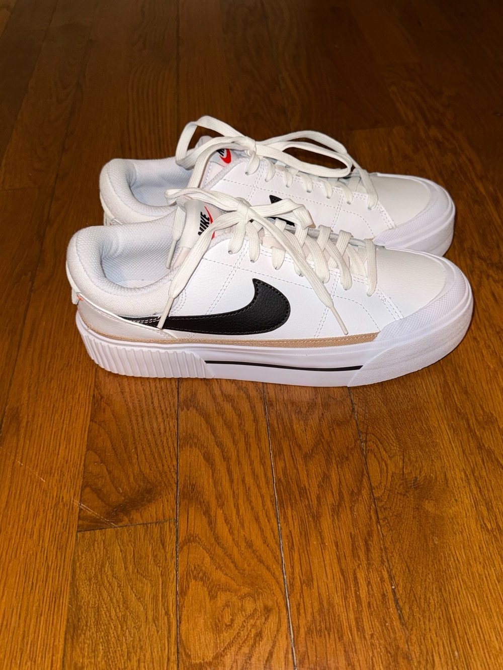 NWOT NIKE COURT LEGACY LIFT SNEAKERS SIZE 8